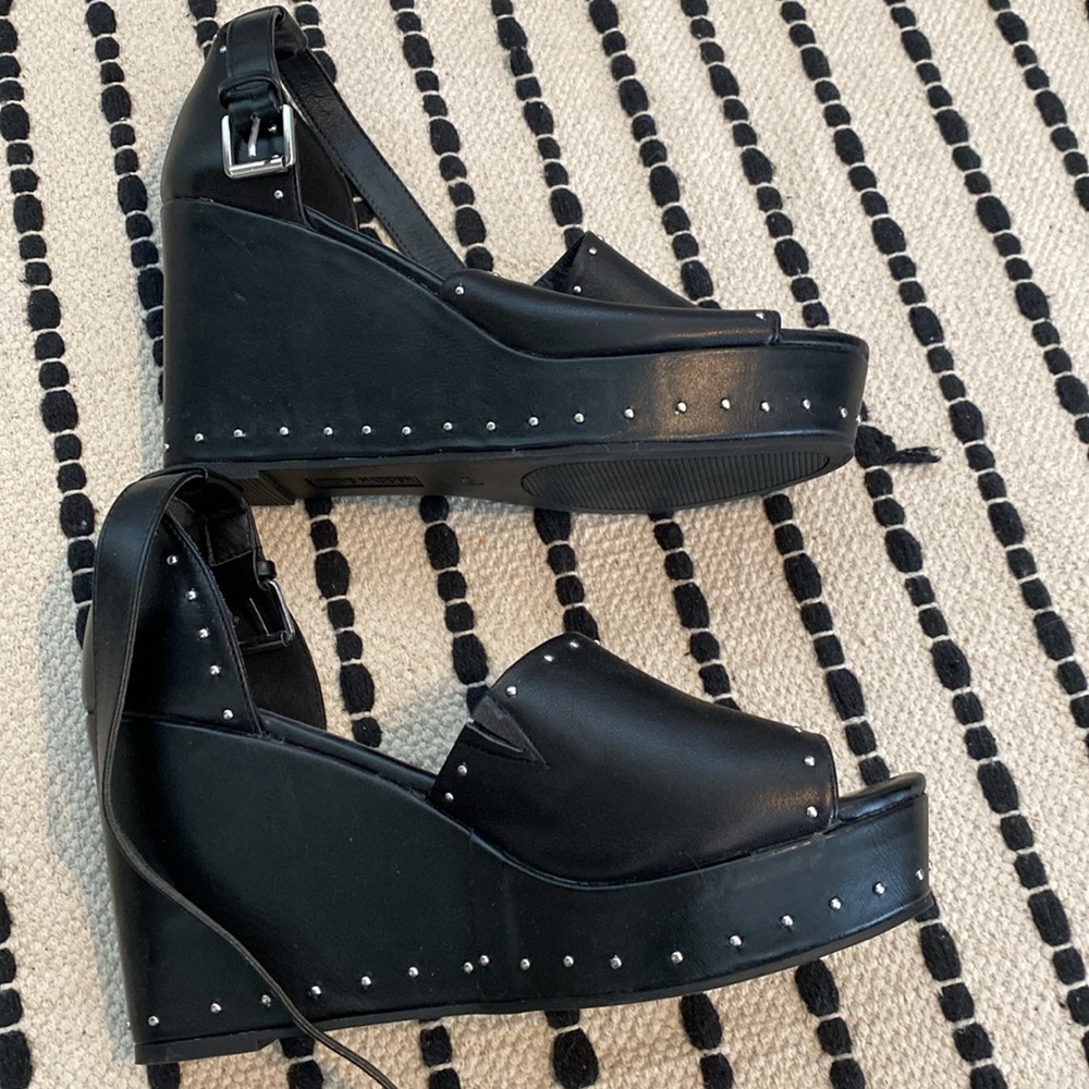 Like new Steve Madden platform wedge studded sandals -8.5 - Picture 3 of 8